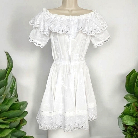 ‼️NEW IN‼️Elegant White Dress Size S - Picture 1 of 6